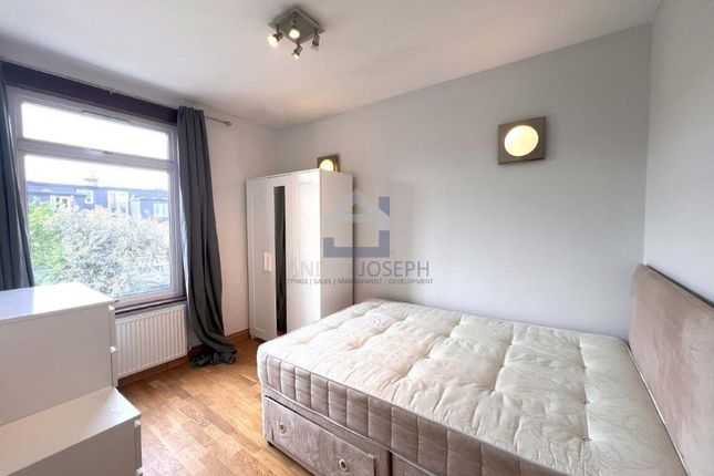 Flat to rent in Montana Road, Tooting Bec, London