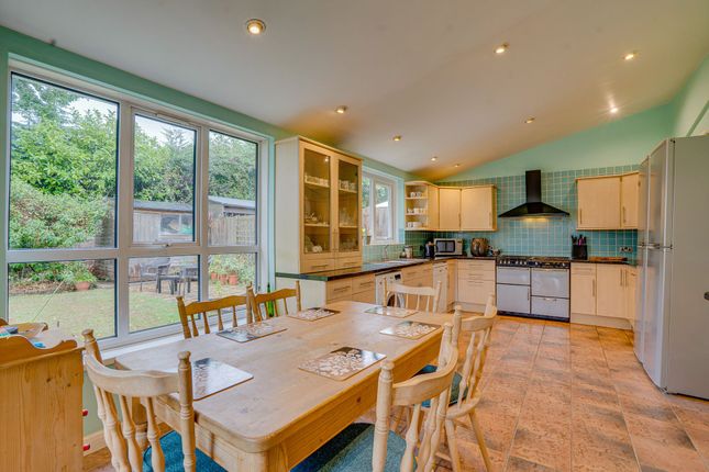2 Doric Close, Hampshire photo 2