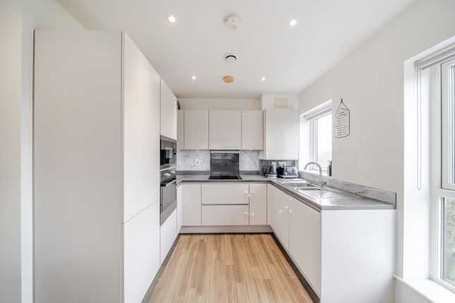 20 Elliott Court,, Oxhey Drive, Hertfordshire photo 4