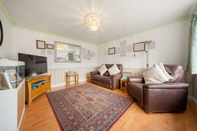 38, Sherburn Road, Brighouse photo 4