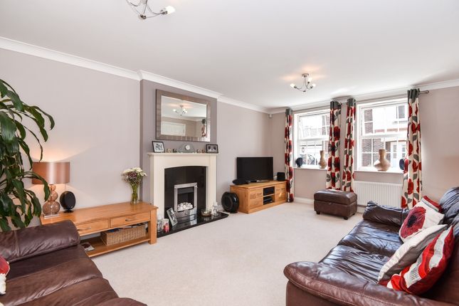 8, Harrow Road, Fleet photo 4