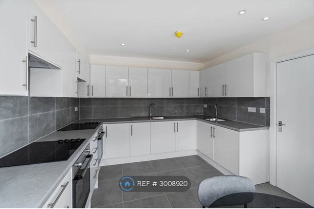 Rydal Crescent, Perivale, Greenford photo 4
