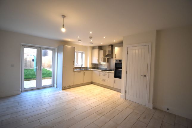 3, Curlew Rise, Minster-on-Sea photo 2