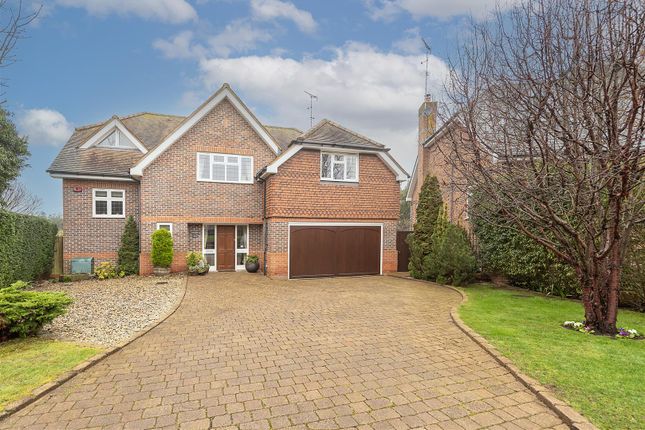 Thumbnail Detached house for sale in Oakfield Road, Harpenden