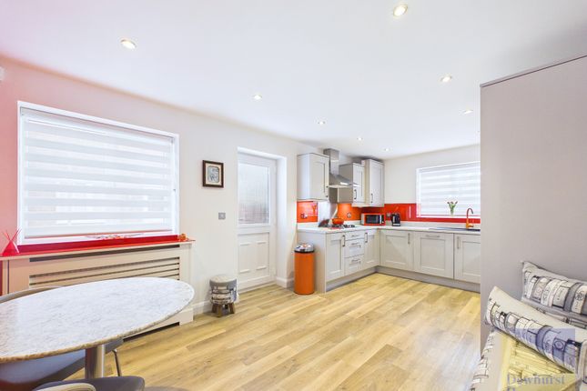8, Walton Gardens, Hutton photo 2