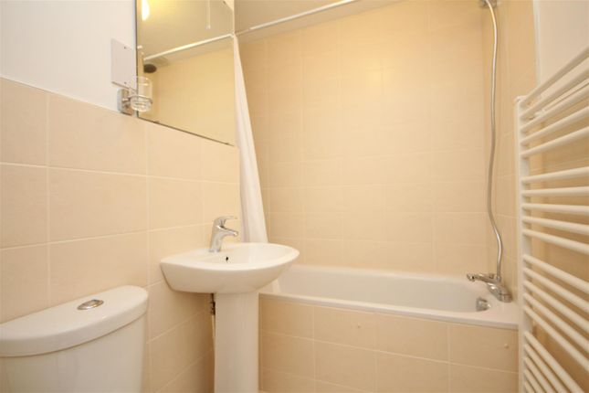 Tychbourne Drive, Surrey photo 5