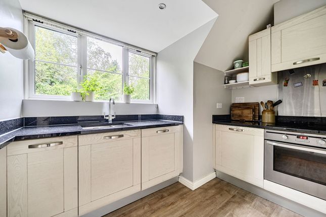31 Meadowlands Drive, Haslemere photo 4