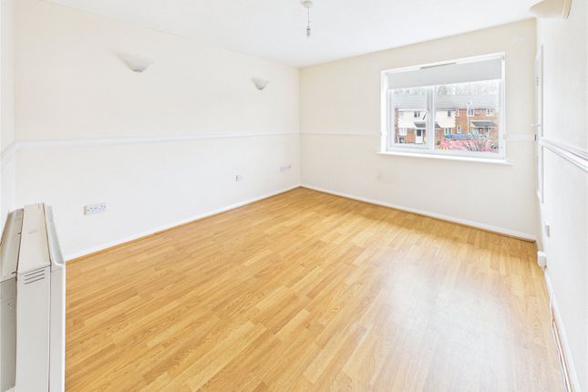 320A, Oaktree Crescent, Bristol photo 2