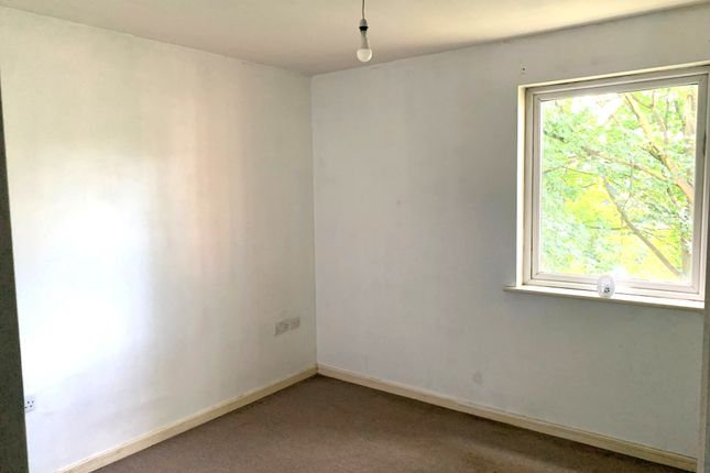 32, Manchester Court, Burslem, Stoke-on-Trent photo 4