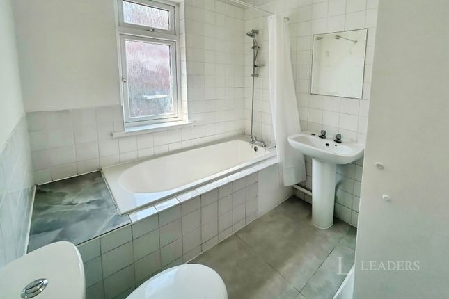 86, Russell Rise, Bedfordshire photo 3