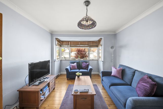 214c, Kings Avenue, Greenford photo 3