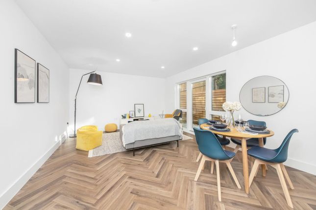 Flat for sale in 45 Braemar Avenue, Purley