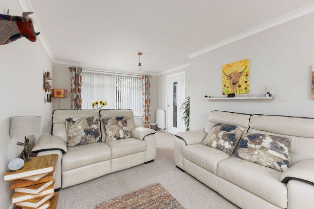 33, Cameron Crescent, Glenrothes photo 2