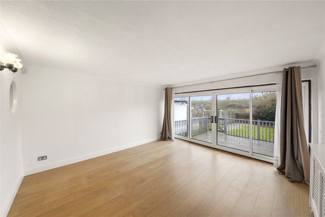 28, Broadwater Gardens, Uxbridge photo 4