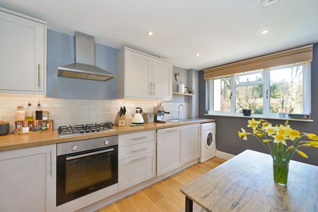 10, Rose Cottages, Wormley photo 2