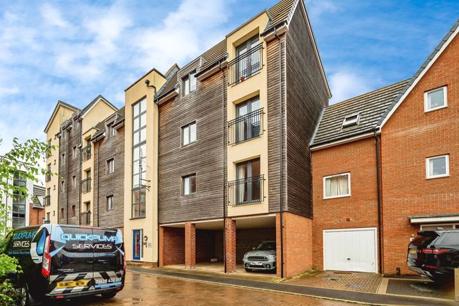 1-bed flat on 43, Quercetum Close, Aylesbury, £125,000