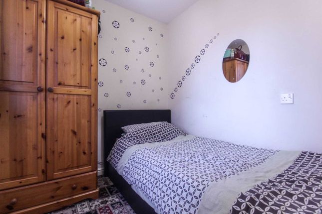 Terraced house for sale in Morgan Close, Luton