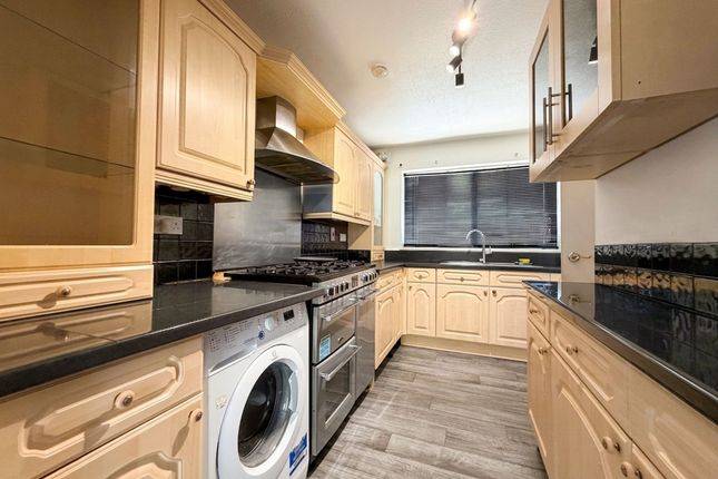 14 Huxley Close, Uxbridge photo 4
