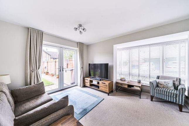 13, Gratton Chase, Godalming photo 2