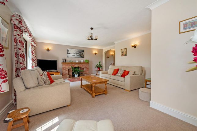 OakCroft, Winchester Street, Overton photo 4