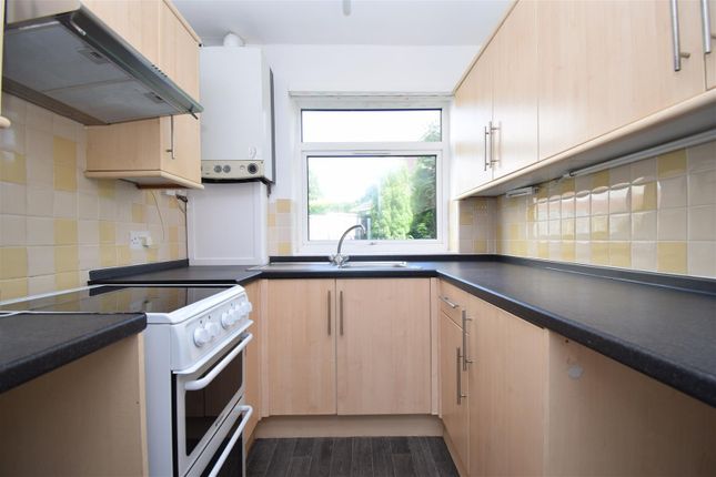5, Newland Crescent, Wakefield photo 3