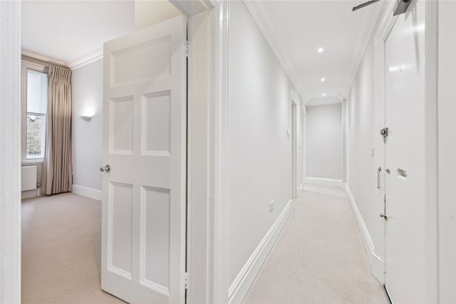 Flat to rent in Court Lodge, Sloane Square, London