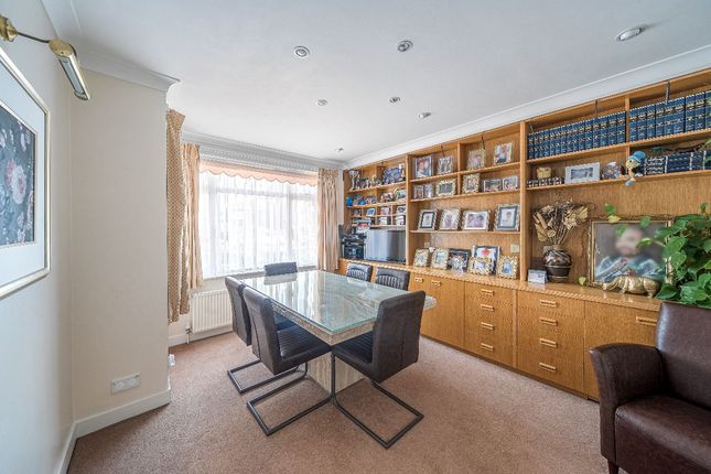 118 Beverley Drive, Edgware photo 4