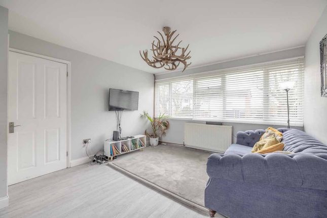 84, Dutton Way, Iver photo 2