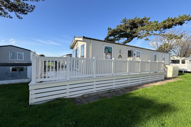 3-bed caravan on Hoburne Naish £54,995 - £495,995, Christchurch Road, Barton on Sea, New Milton, Hampshire, £29,995