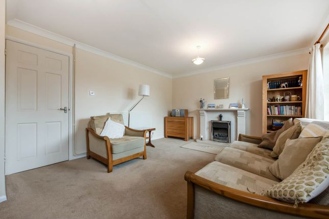 22, Locksash Close, Chichester photo 4