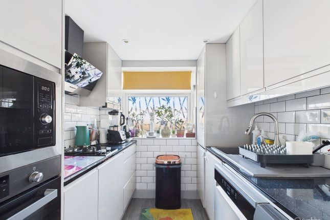 137 Holmbury Grove, Croydon photo 4