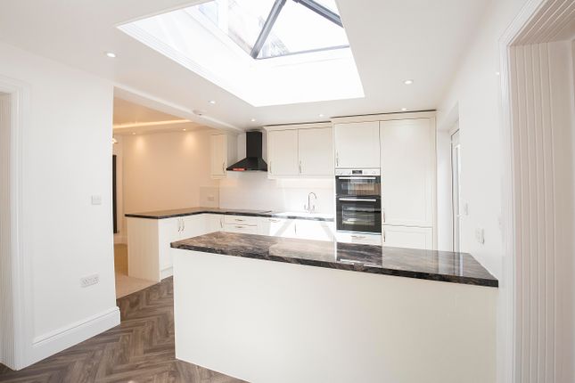 Semi-detached house for sale in Minniedale, Surbiton