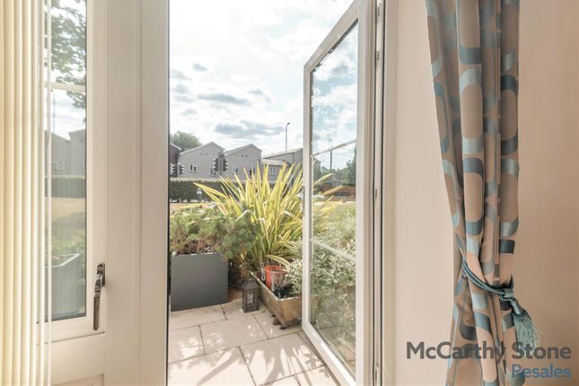 7 Queen ELizabeth Place, Orchard Lane, Alton photo 3