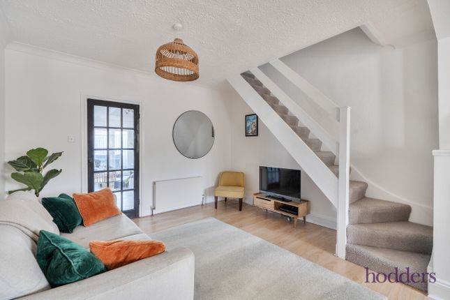 21, Laburnum Road, Chertsey photo 2