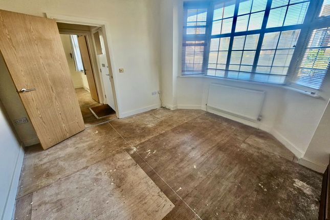 72 Chalet Estate, Hammers Lane, London photo 3