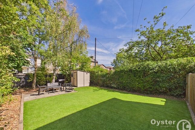 130b Friern Park, London photo 4