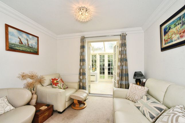 10, The Wern, Lechlade photo 4