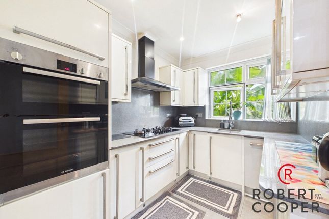 Malvern Avenue, Rayners Lane photo 4