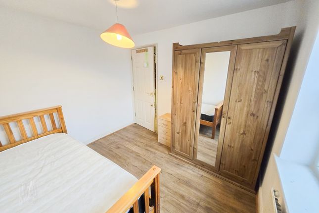 Room 6XX 268, Leigh Hunt Drive, London photo 3