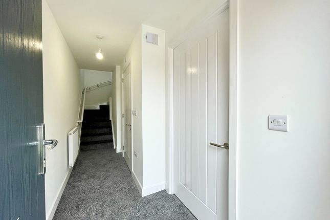 7 Herbert Close, Stockport photo 2