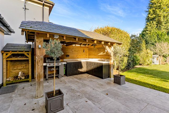 Outdoor Kitchen