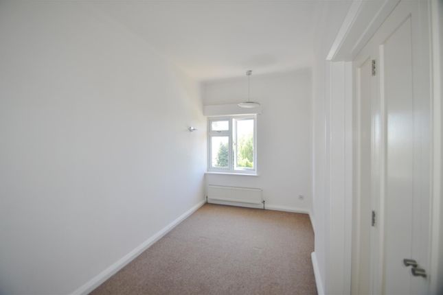 Flat 3, Hampton Court, Leigh On Sea photo 4