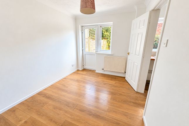 5, Harlequin Grove, Fareham photo 3