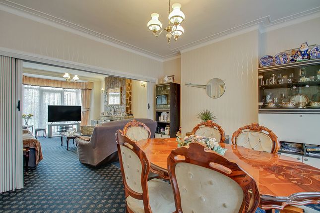 77, Ashness Gardens, Greenford photo 4