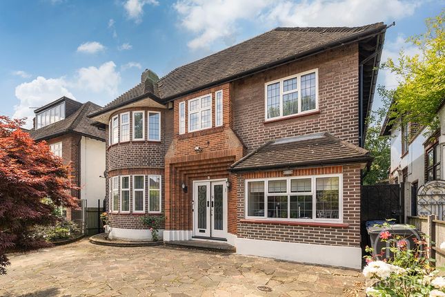 Thumbnail Detached house for sale in Kinloss Gardens, Finchley