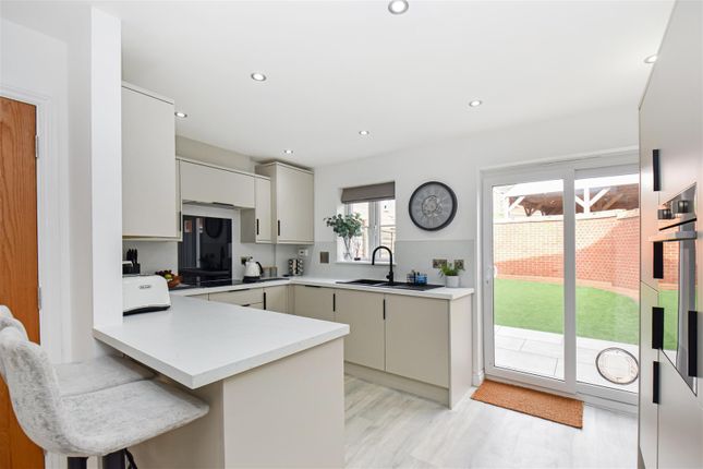 7, Drake Close, Cullompton photo 4