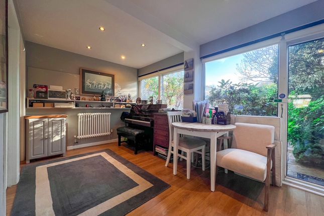 Victoria Avenue, West Molesey photo 3