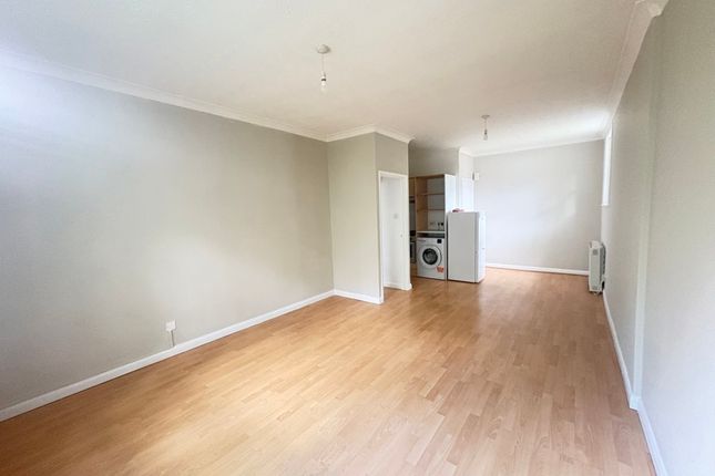 Flat 4 3, Godstone Road, Kenley photo 3