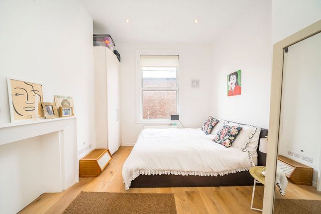 Flat A, 20, Shepherds Bush Road, London photo 4