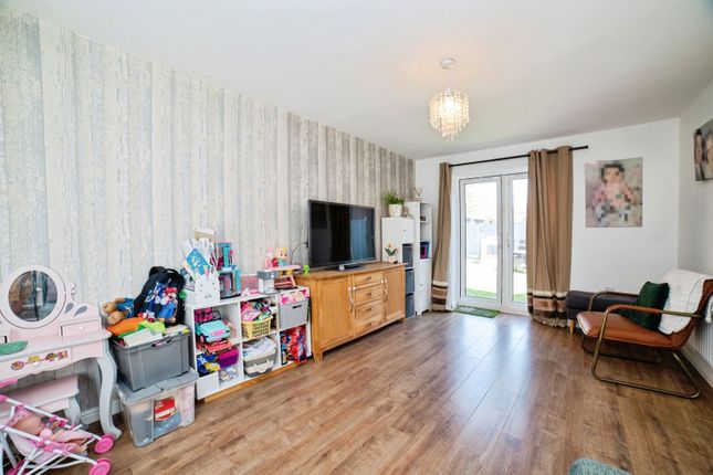 32, High Oakham Close, Nottinghamshire photo 4